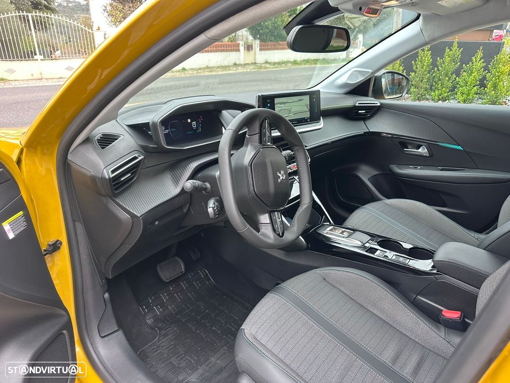 Peugeot e-208 Allure - 14