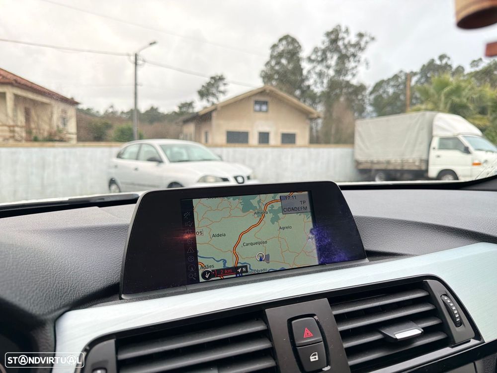 BMW 318 d Pack M - 14