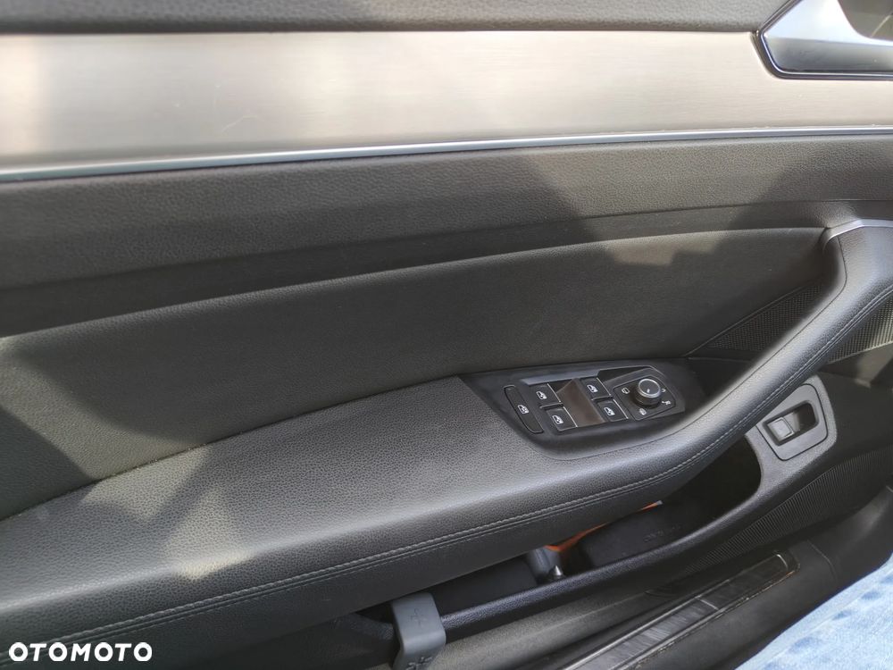 Volkswagen Passat Variant 1.6 TDI (BlueMotion Technology) DSG Comfortline - 3