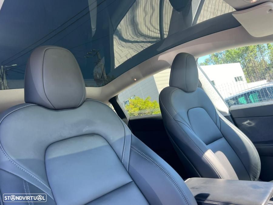 Tesla Model Y - 8