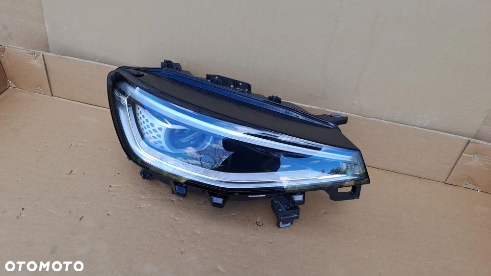 VW ID4 PRAWA LAMPA PRZOD IQ LIGHT 11B941036M - 2
