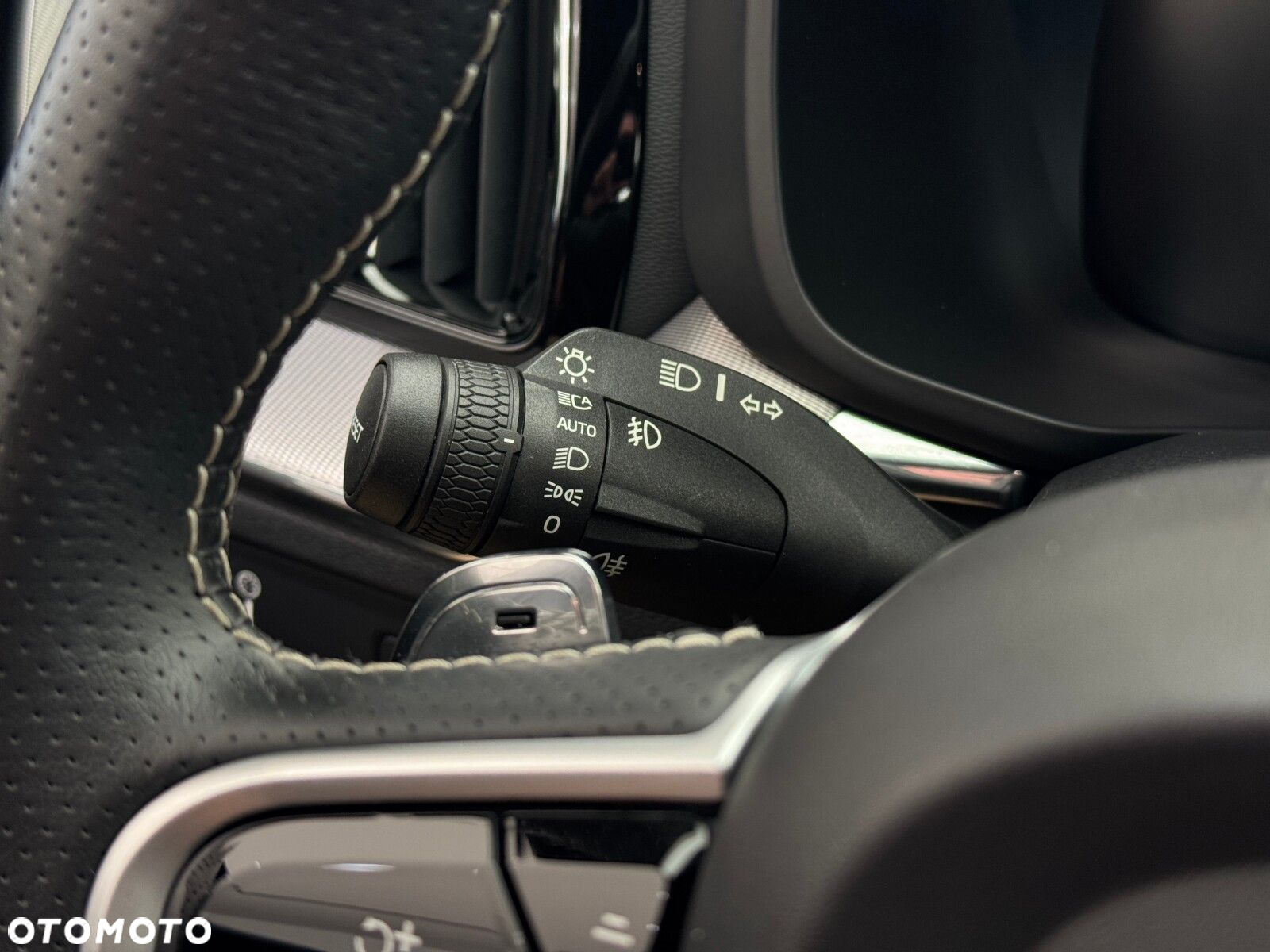 Volvo XC 60 T5 AWD R-Design - 23