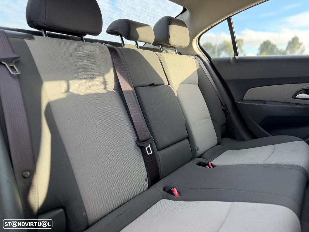 Chevrolet Cruze 1.6 LS - 9