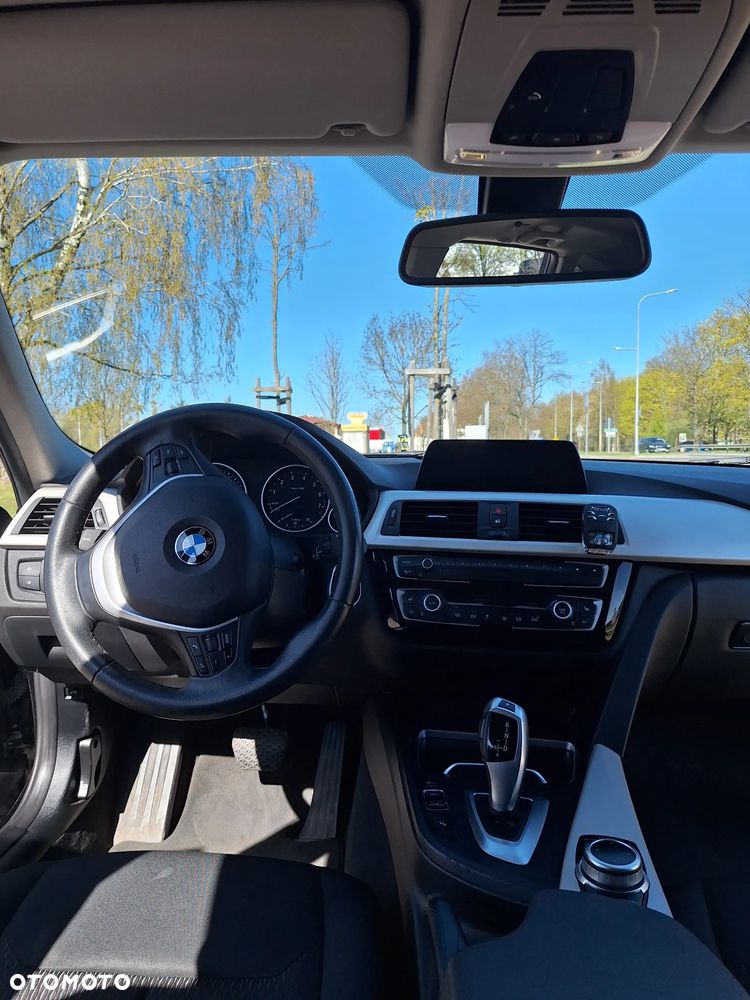 BMW Seria 3 318i - 9