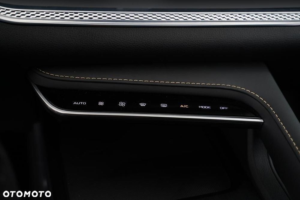 Bestune B70 2.0T Elegance - 25