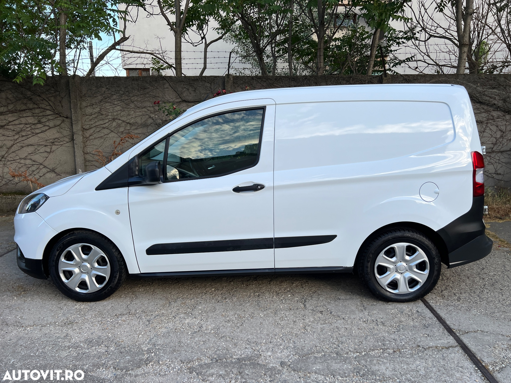 Ford Courier - 9