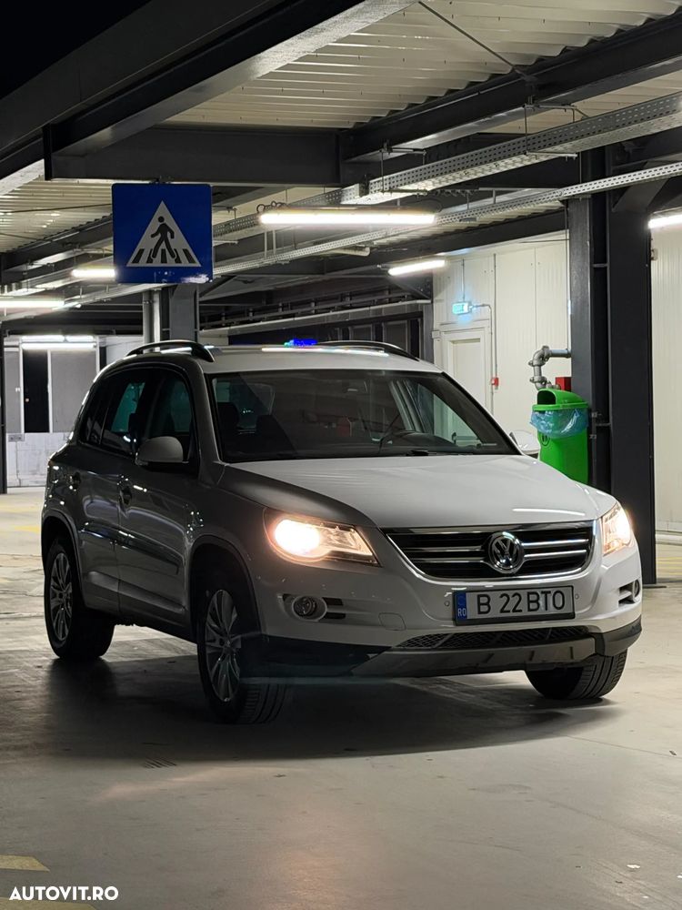 Volkswagen Tiguan - 1