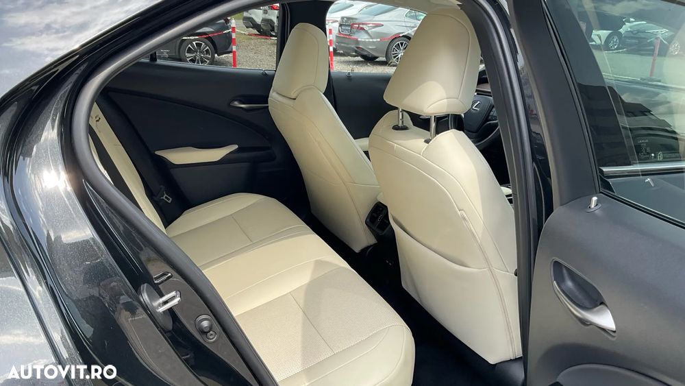 Lexus UX 250h 2.0L HEV 20H- (178 HP) 4X4 CVT Luxury - 36