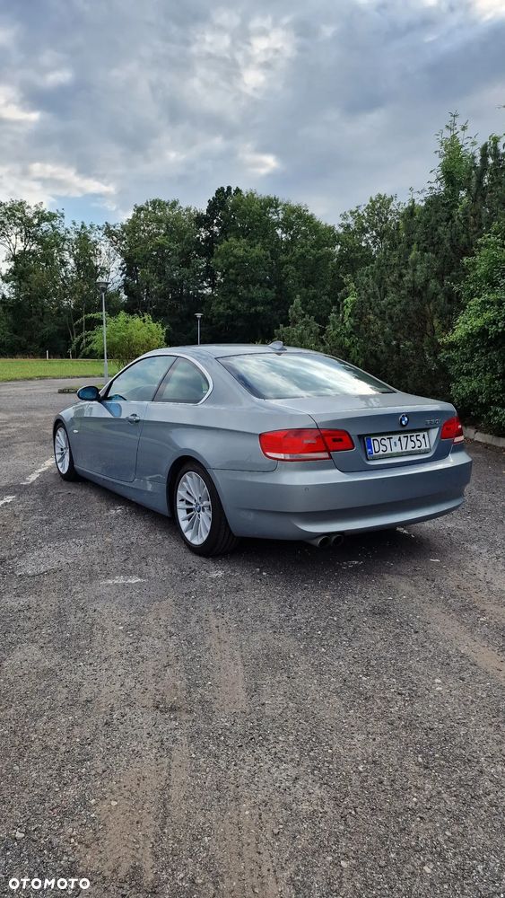 BMW Seria 3 330i Coupe - 4