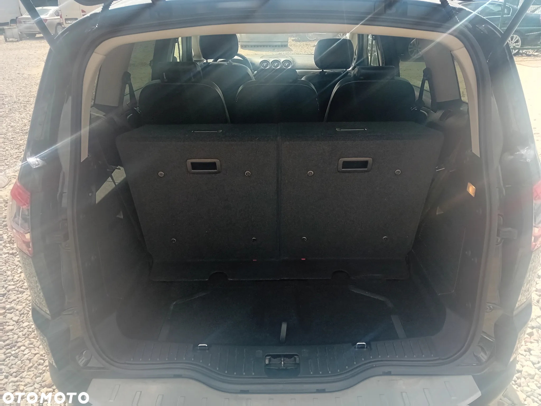 Ford S-Max - 10