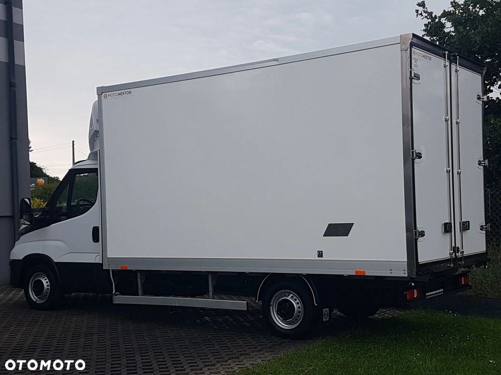 Iveco DAILY KONTENER 8EP KLIMA 4,23x2,24x2,25 3,0-160KM 35S16 KRAJOWY MANUAL 6-BIEGÓW - 3