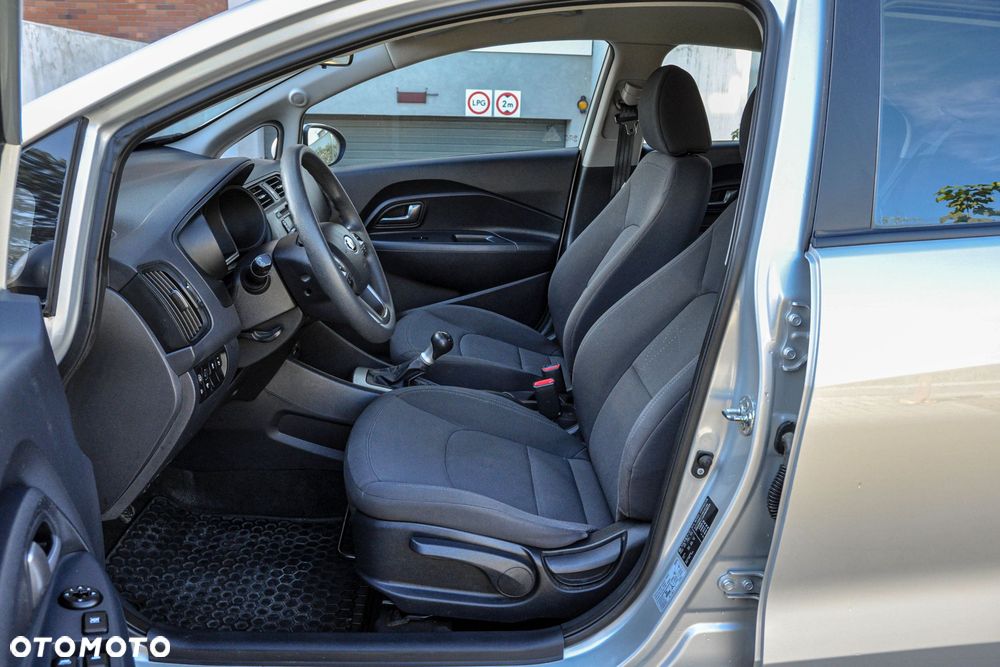 Kia Rio - 7
