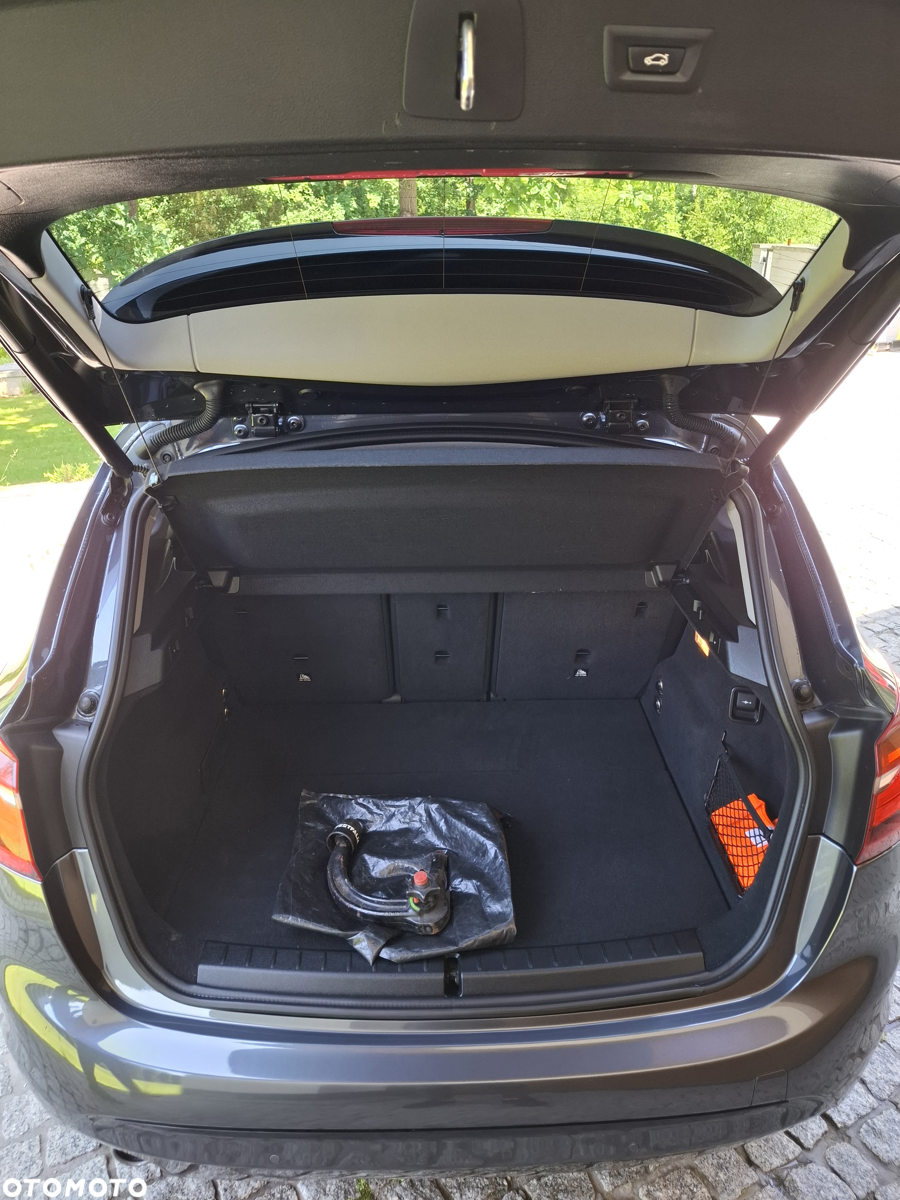 BMW Seria 2 218d - 10