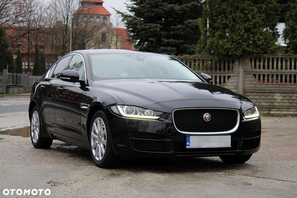 Jaguar XE - 3