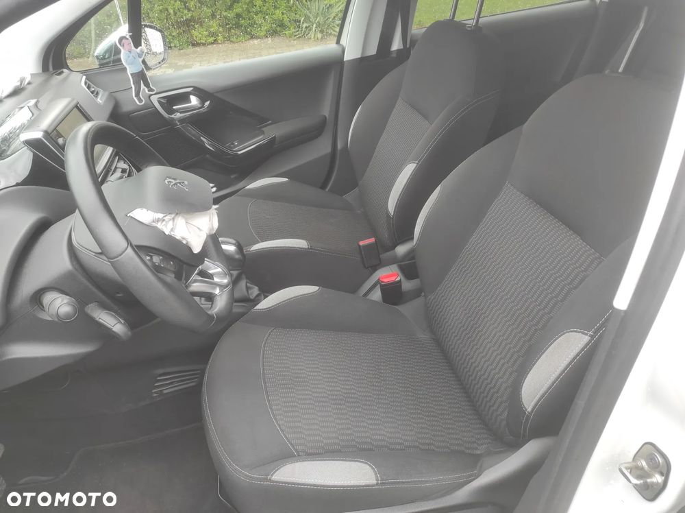 Peugeot 208 82 PureTech Style - 21
