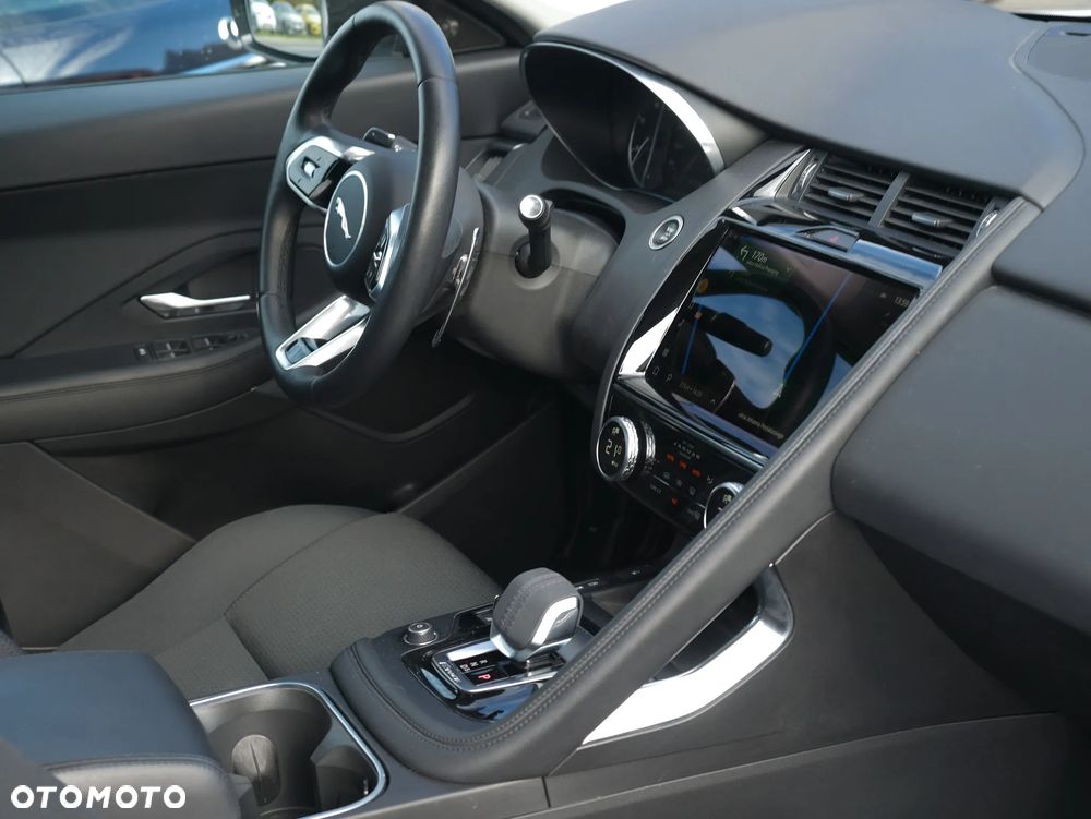 Jaguar E-Pace 2.0 D165 mHEV AWD R-Dynamic Black - 19