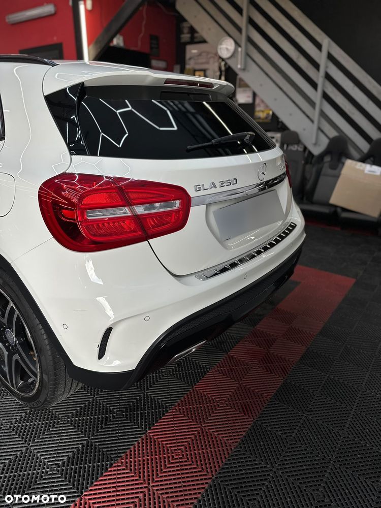 Mercedes-Benz GLA 250 4-Matic - 5