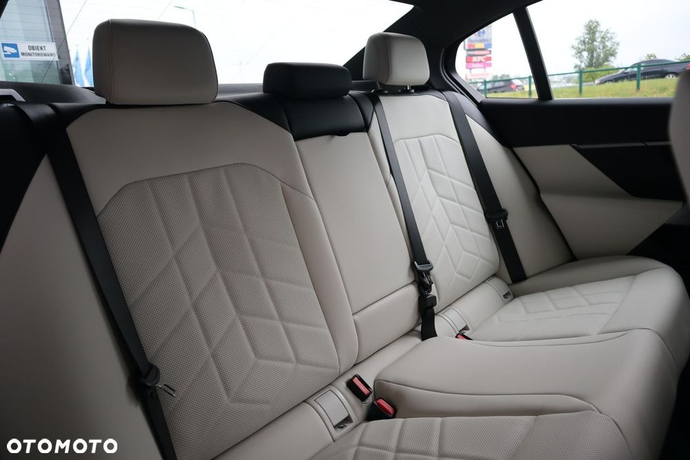 BMW i5 - 13