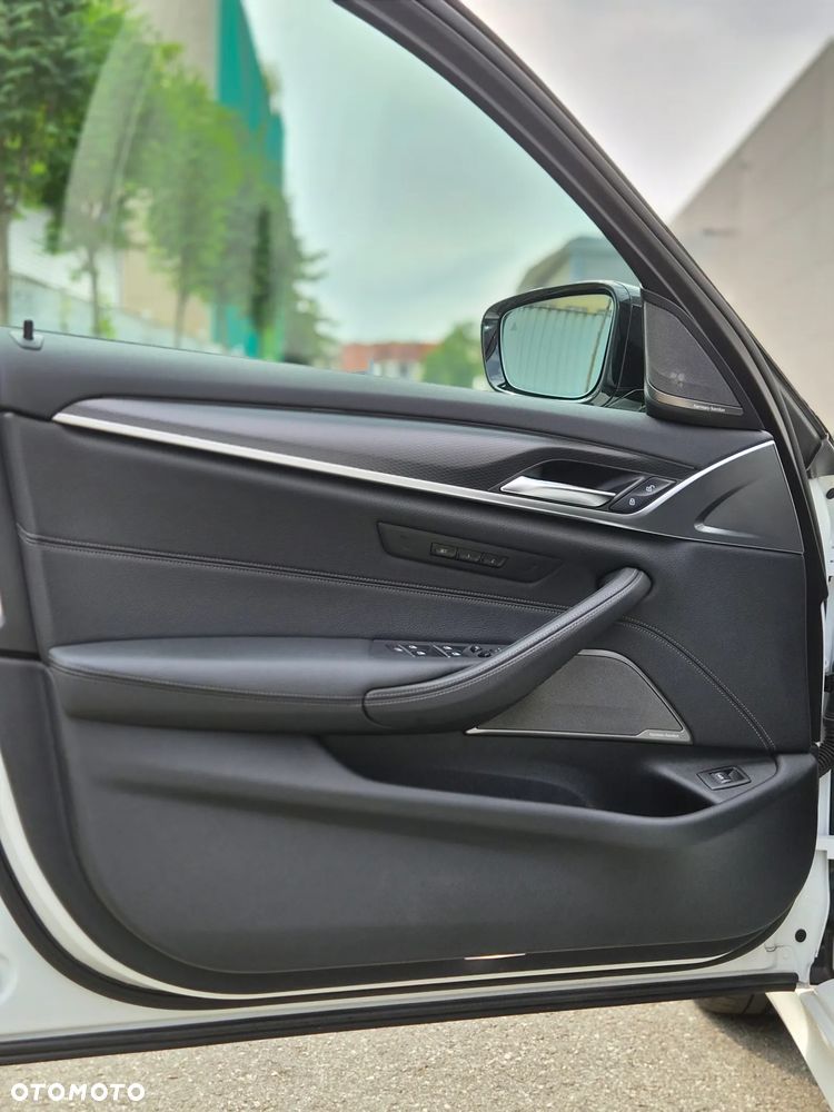 BMW Seria 5 520d MHEV M Sport sport - 17