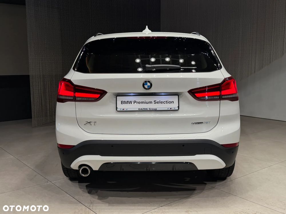 BMW X1 sDrive18i Sport Line - 4