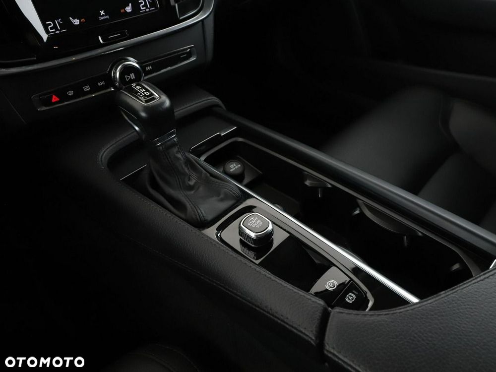 Volvo V90 Cross Country D4 AWD - 29