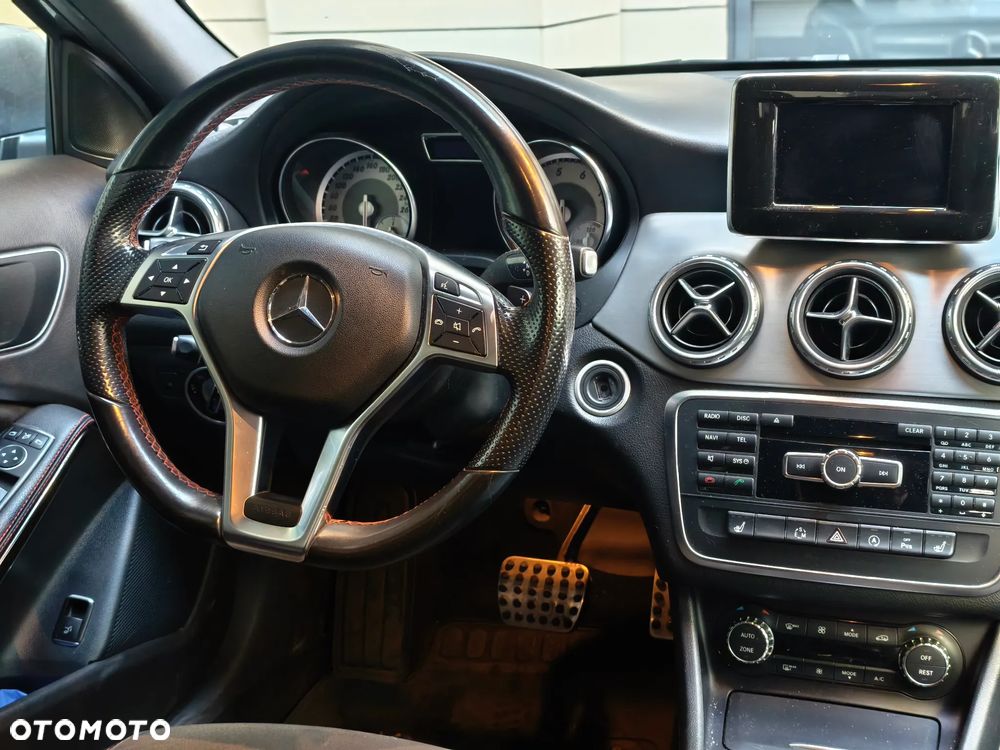 Mercedes-Benz GLA - 22