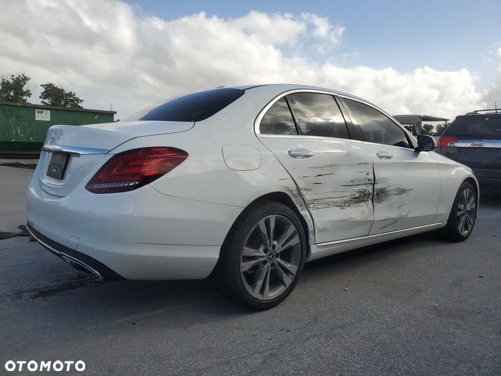 Mercedes-Benz Klasa C 300 9G-TRONIC Edition - 4