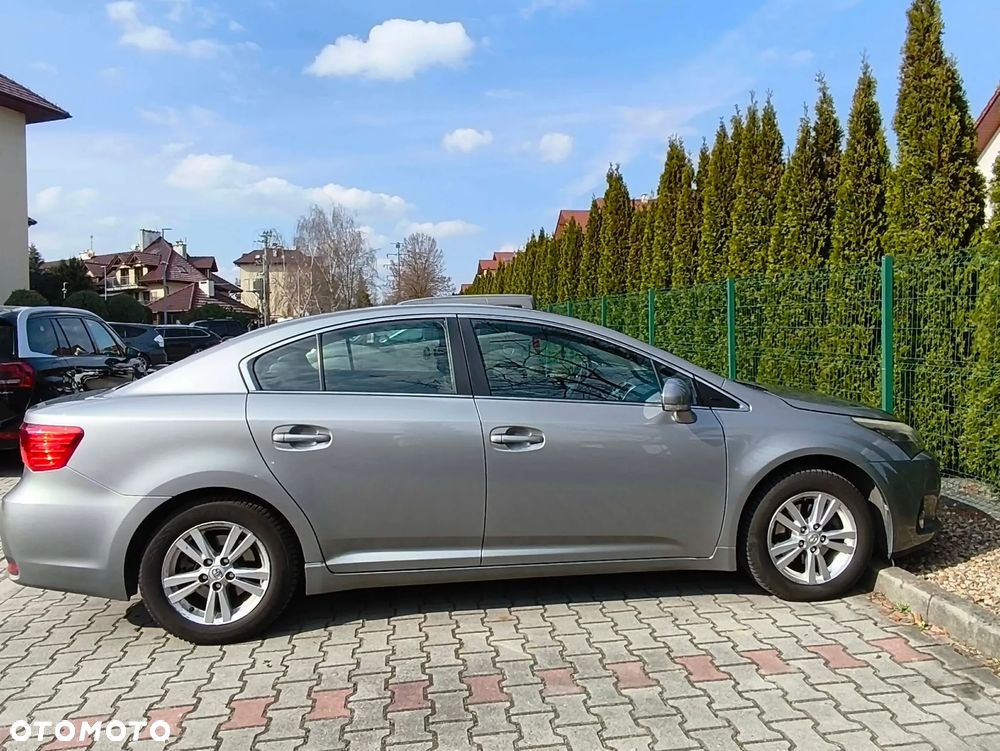 Toyota Avensis 1.8 Premium - 5