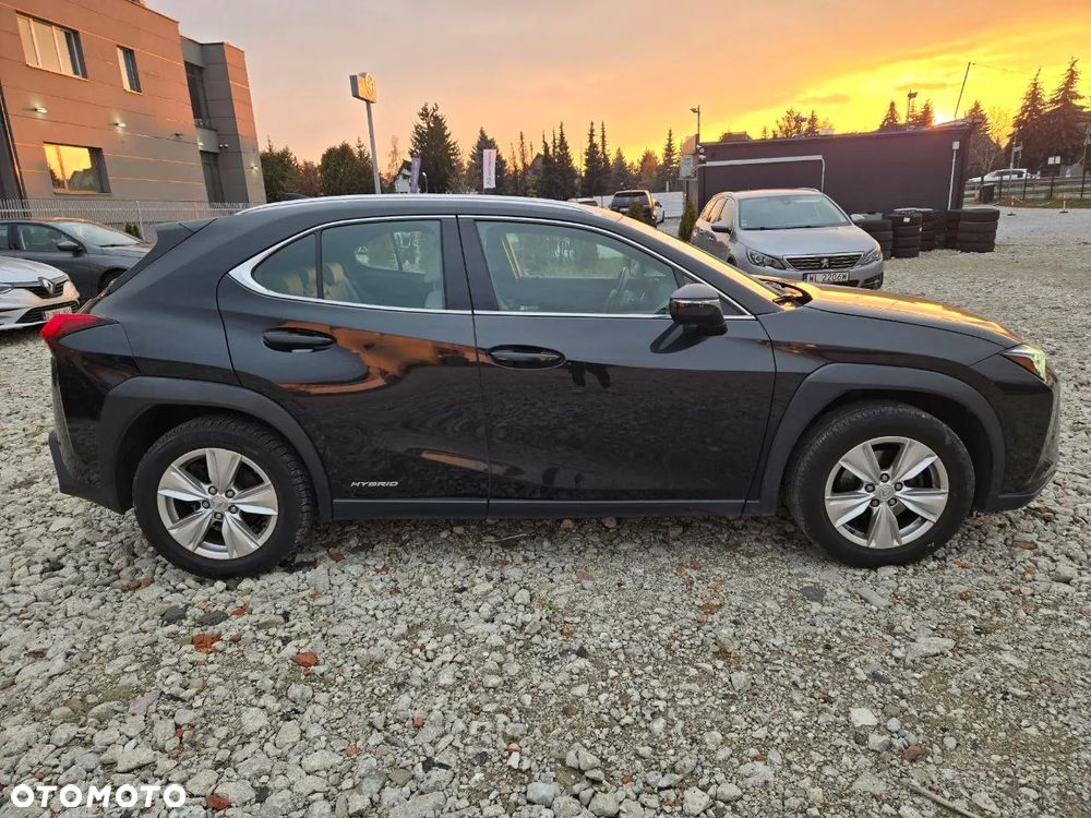 Lexus UX 250h Business Edition - 4