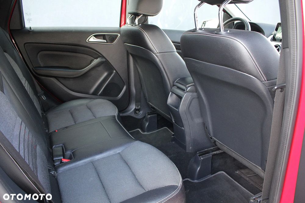 Mercedes-Benz Klasa B 180 UrbanStyle Edition - 30