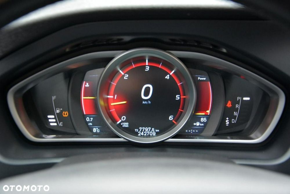 Volvo V40 D3 Geartronic Momentum - 28