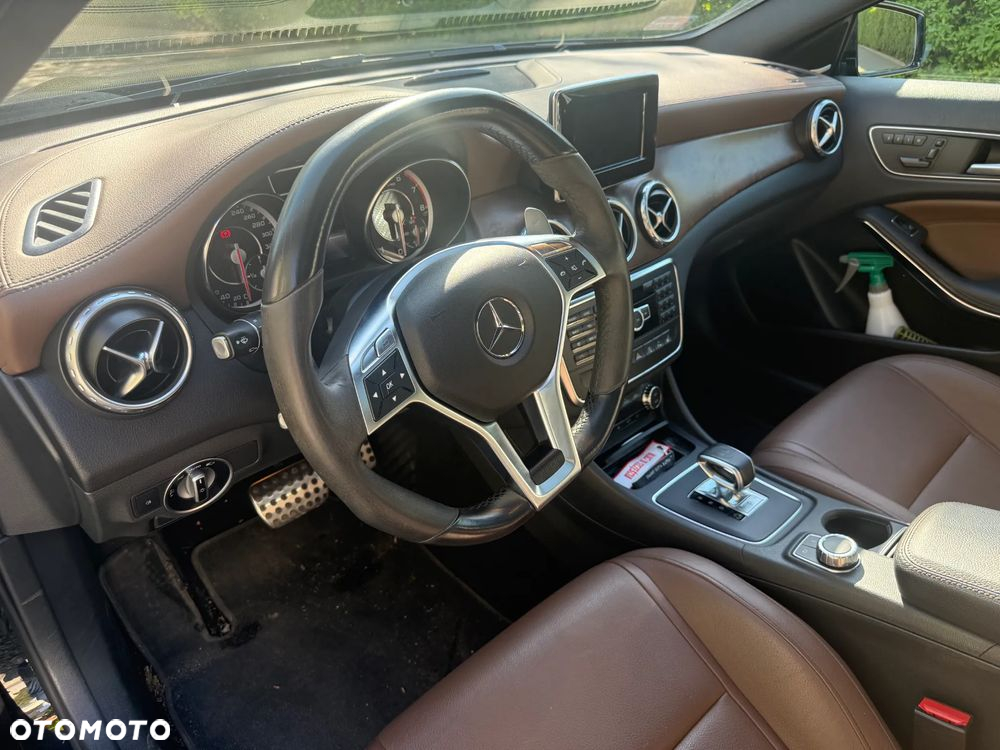 Mercedes-Benz GLA 45 AMG 4-Matic - 13