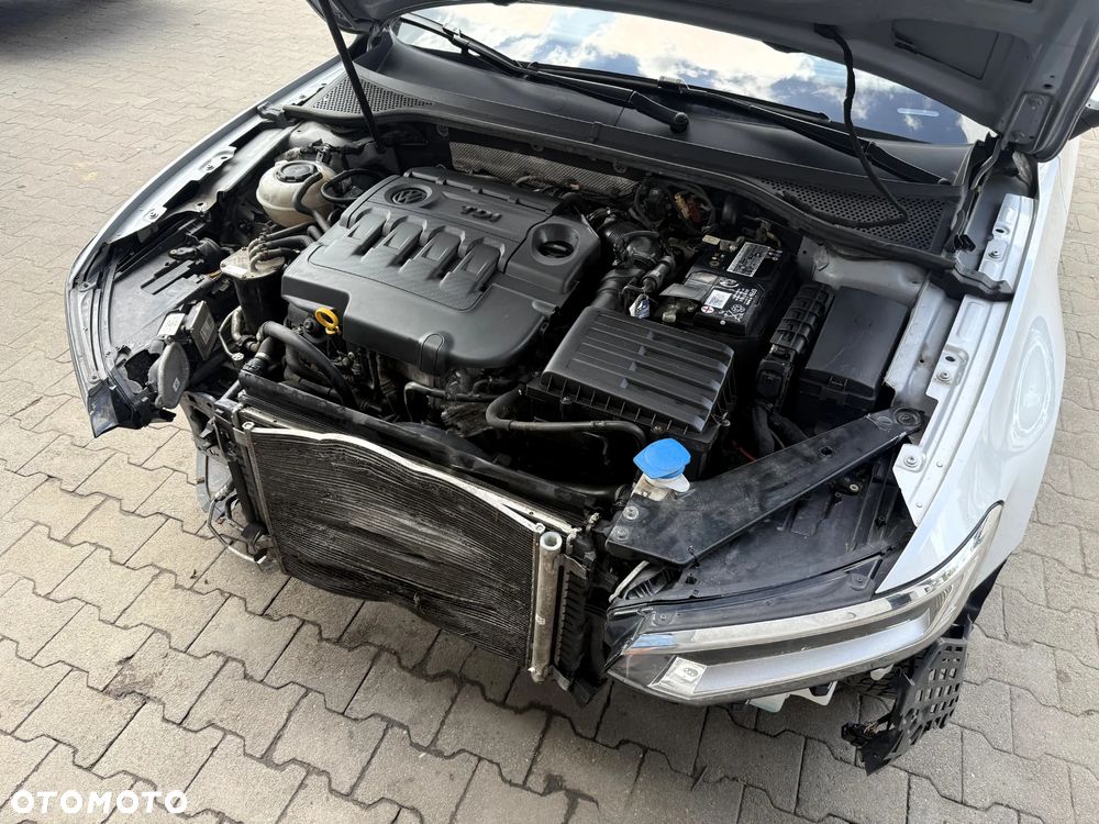 Volkswagen Passat 2.0 TDI SCR DSG Comfortline - 9
