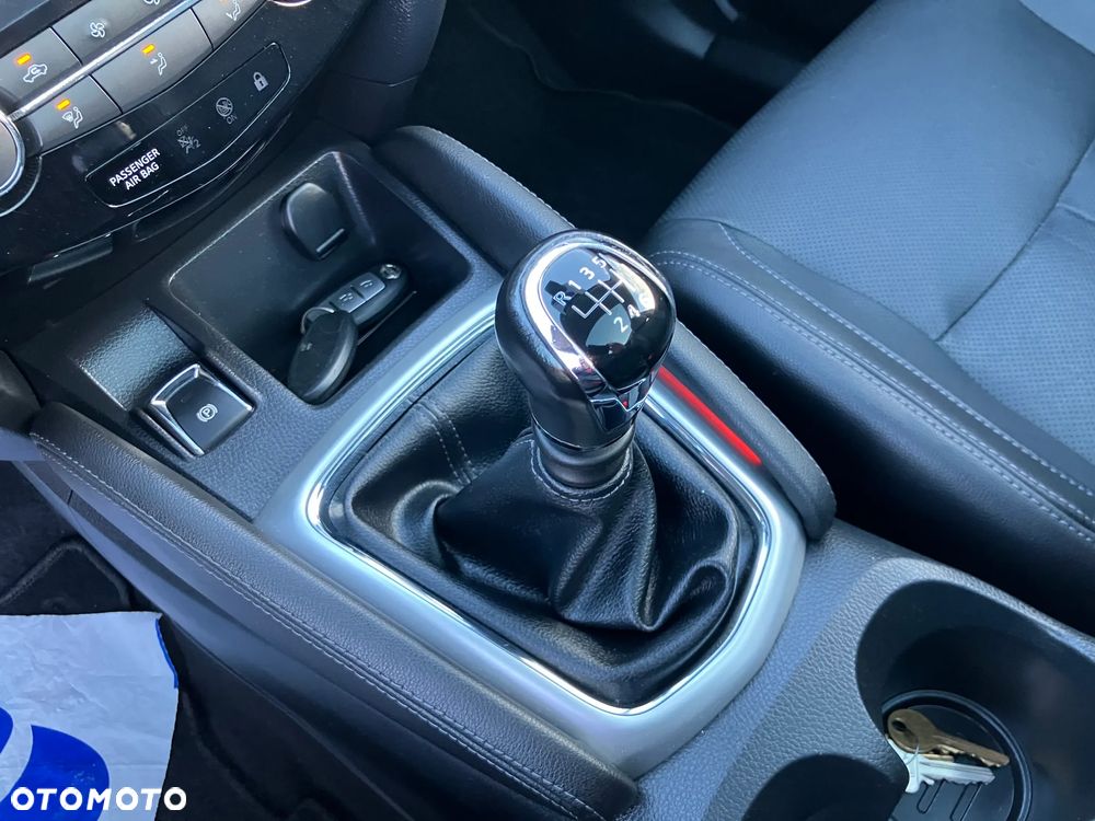 Nissan Qashqai 1.2 DIG-T N-Connecta EU6 - 29