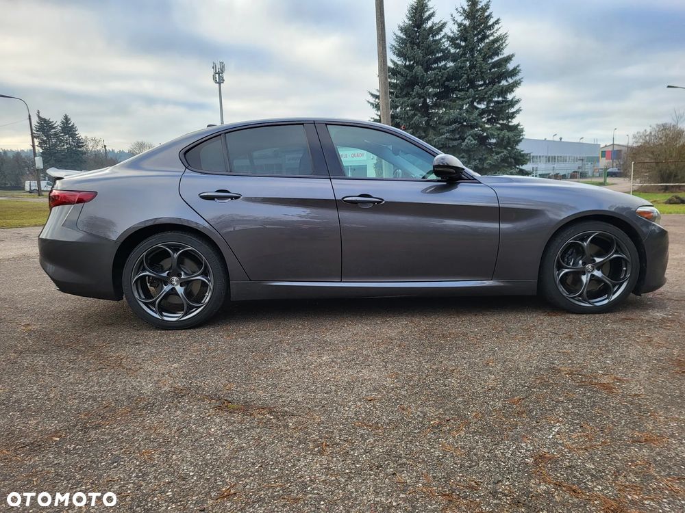 Alfa Romeo Giulia 2.0 Turbo 16V AT8-Q4 Veloce Ti - 16