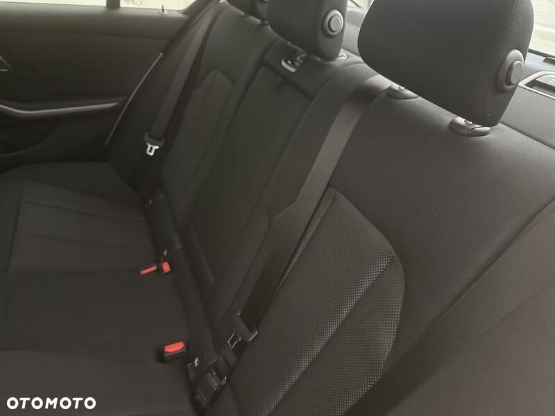 BMW Seria 3 318i - 20