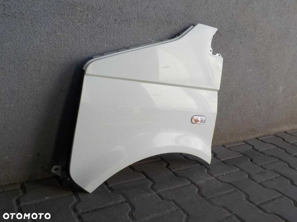 VW T5 03- BŁOTNIK LEWY BIAŁY L902 W KOLOR - 2