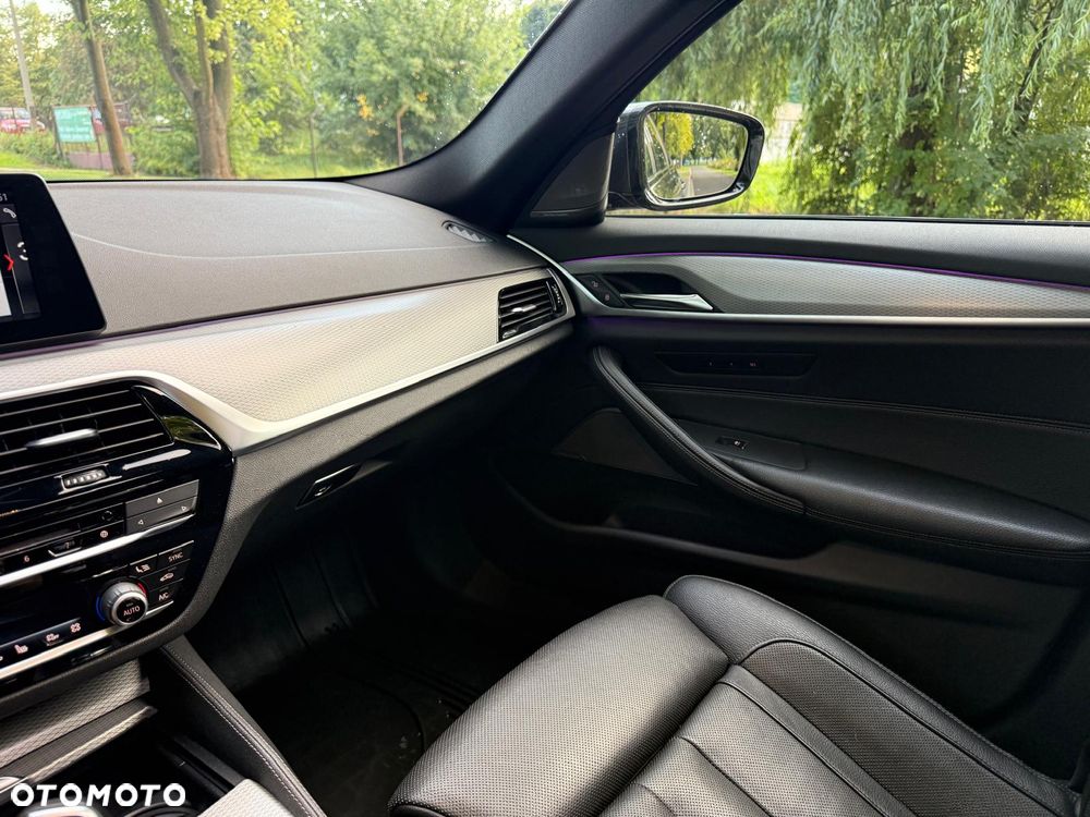 BMW Seria 5 520d xDrive - 13