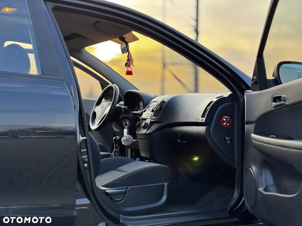 Hyundai i30 1.4 Base + - 13