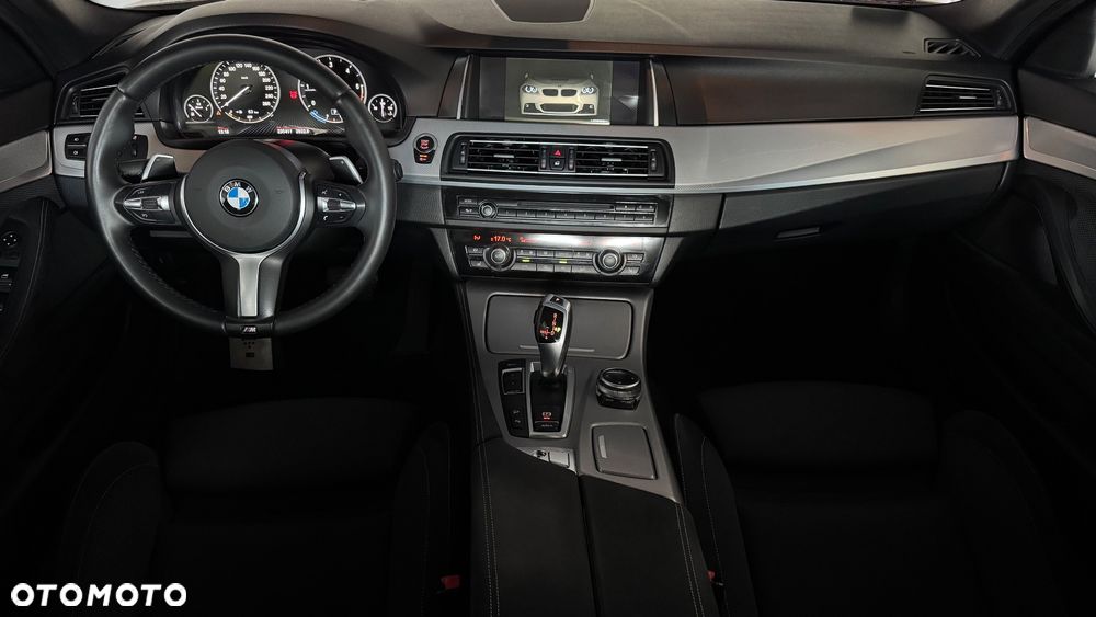 BMW Seria 5 520d xDrive - 12