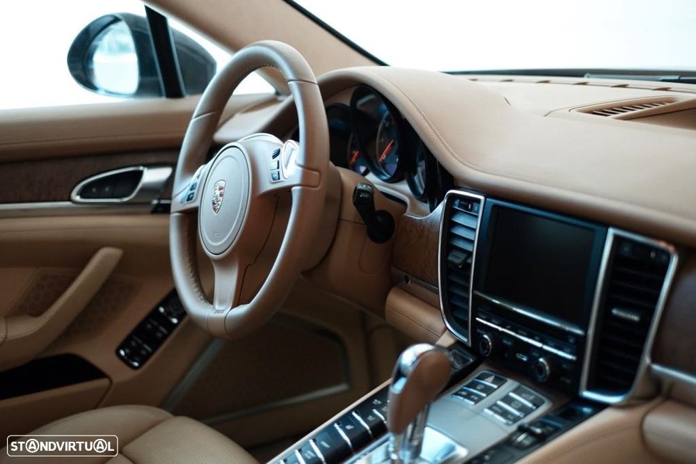 Porsche Panamera Turbo PDK - 8