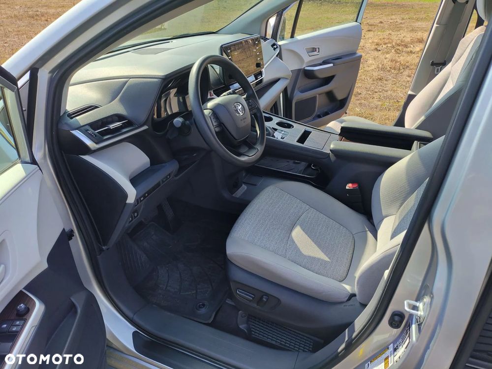 Toyota Sienna - 21