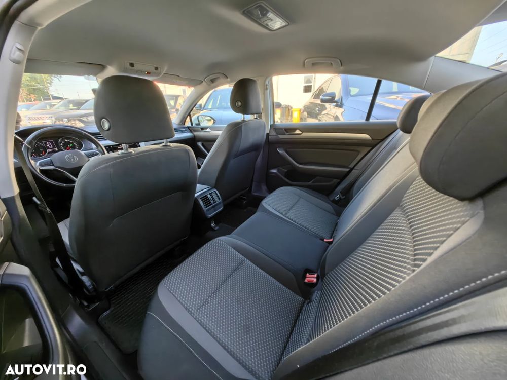 Volkswagen Passat 2.0 TDI DSG Trendline - 17