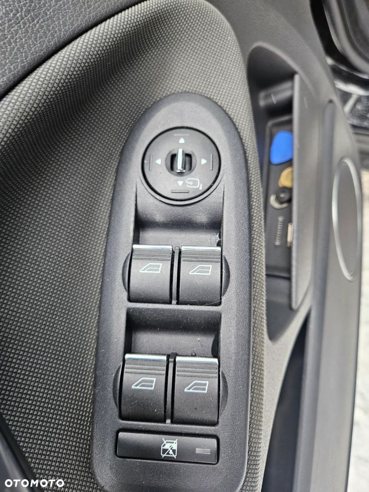 Ford Kuga 2.0 TDCi 2x4 Titanium - 16