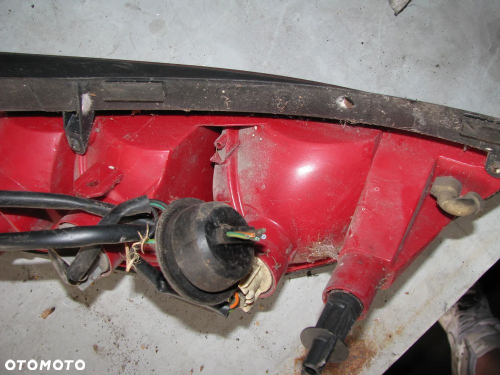 FORD MONDEO MK3 KOMBI LAMPA PRAWY TYŁ TYLNA PRAWA - 13