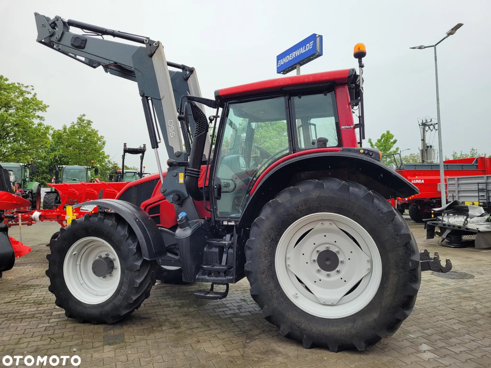 Valtra N123 HiTech ładowacz QUICKE - 13