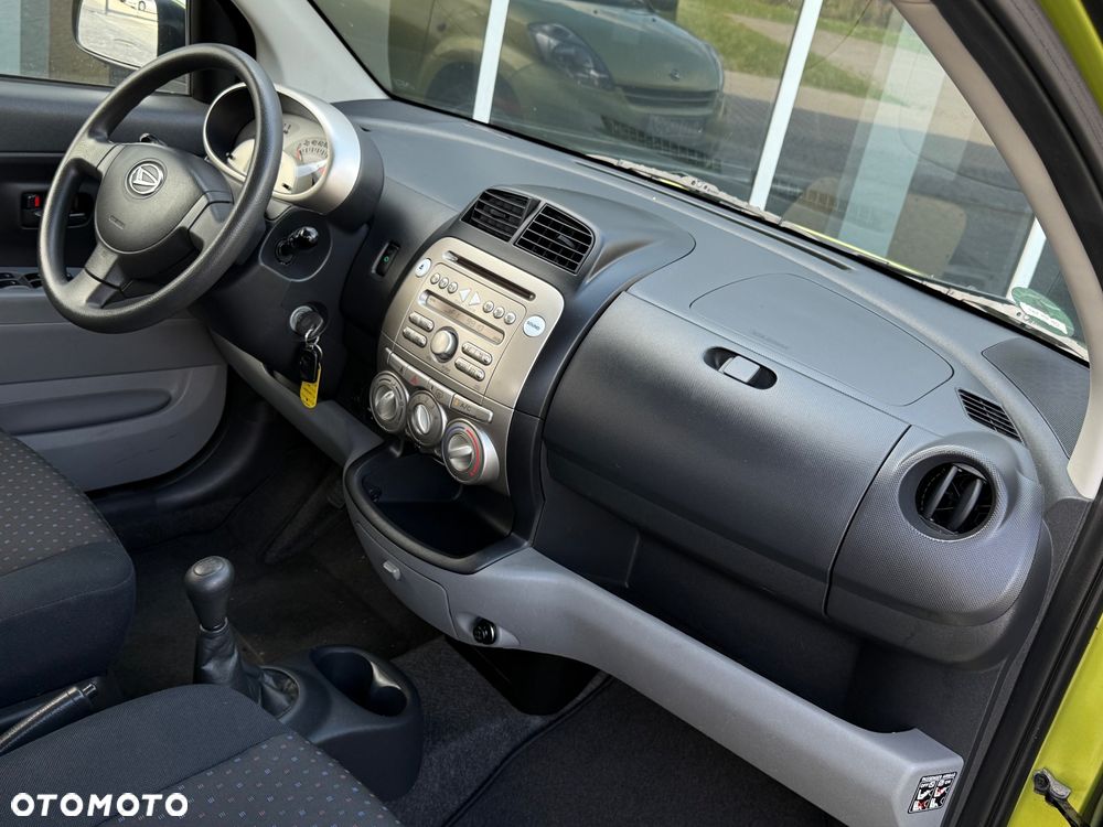 Daihatsu Sirion 1.0 - 25
