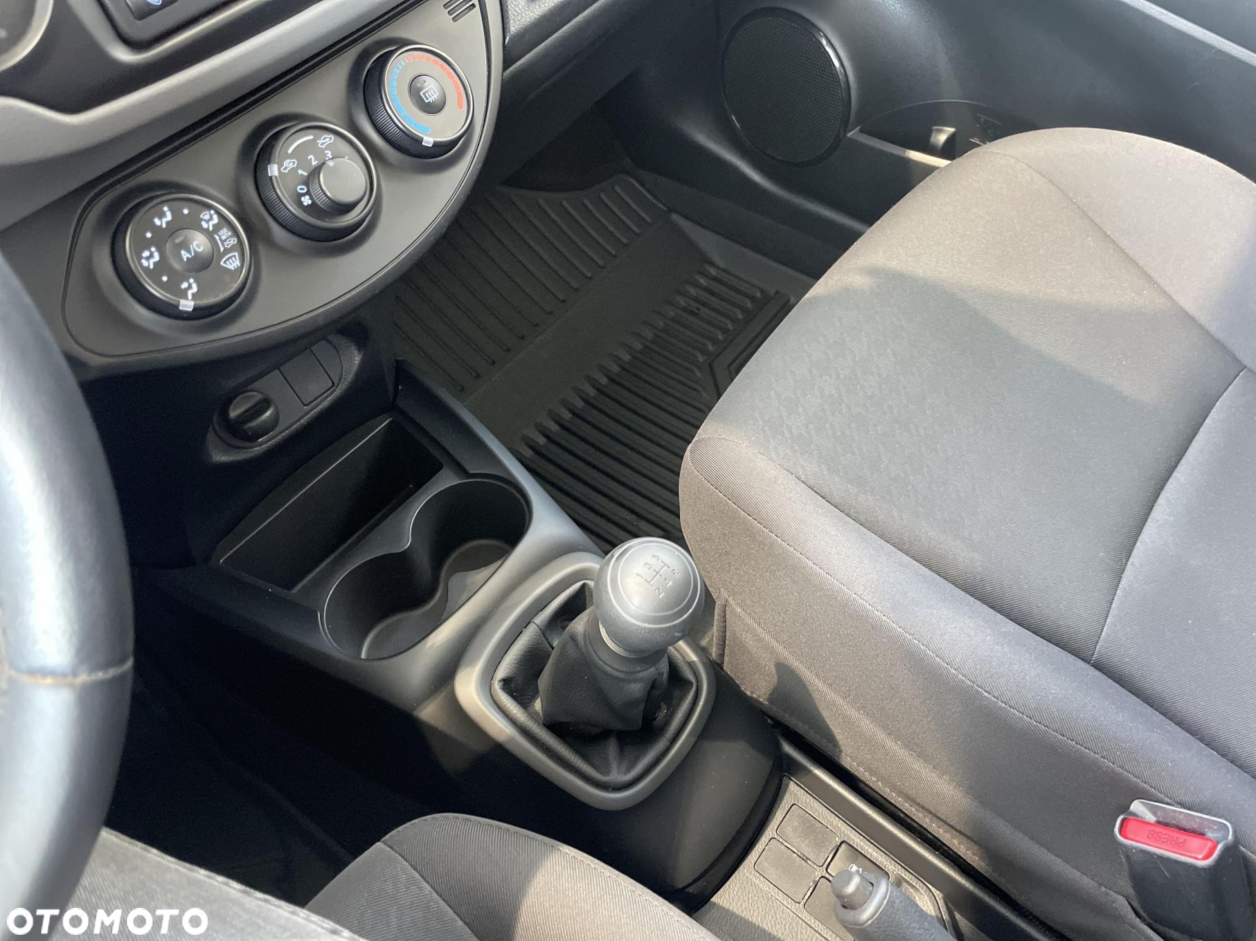 Toyota Yaris - 25