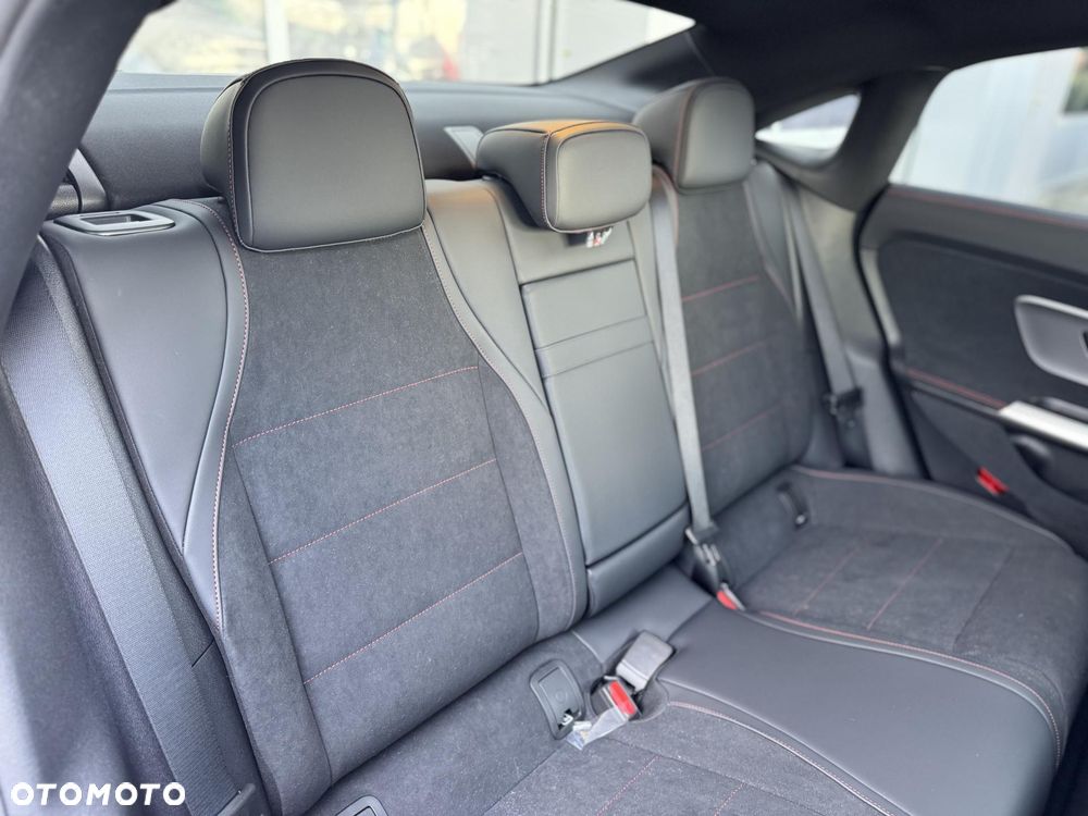 Mercedes-Benz CLA 200 mHEV 4-Matic 8G-DCT - 13