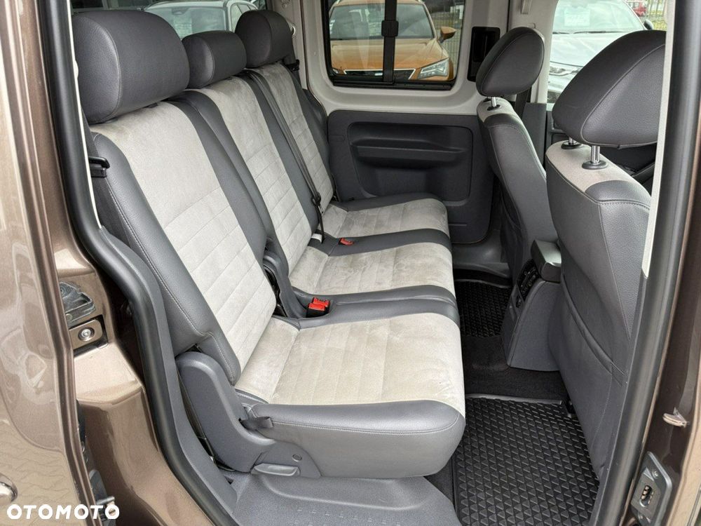 Volkswagen Caddy Highline DSG - 25